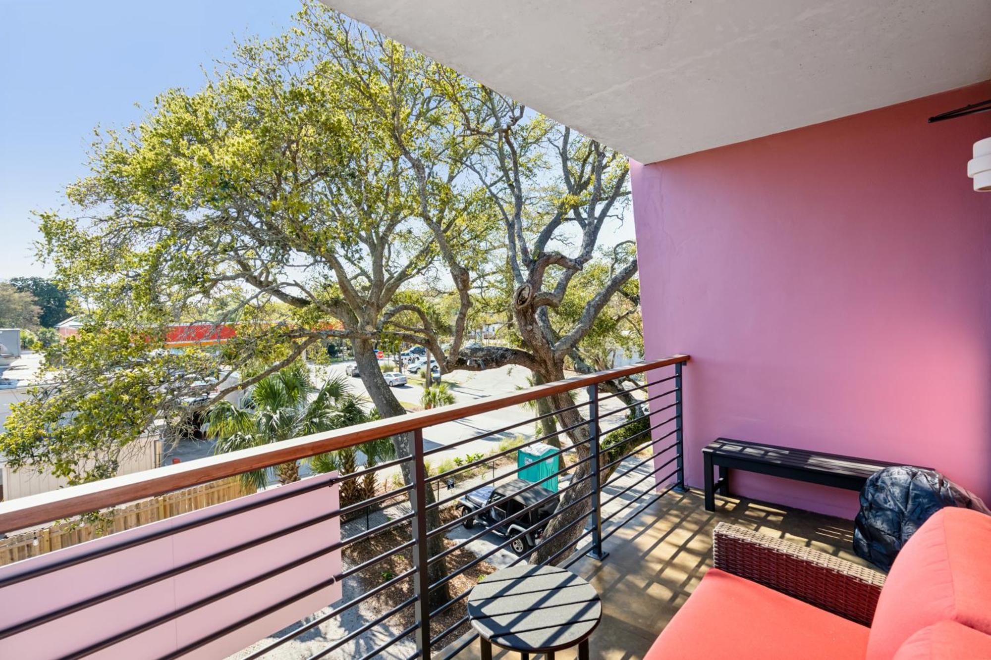 Boutique Vera Hotel In The Heart Of Folly Beach Exteriör bild