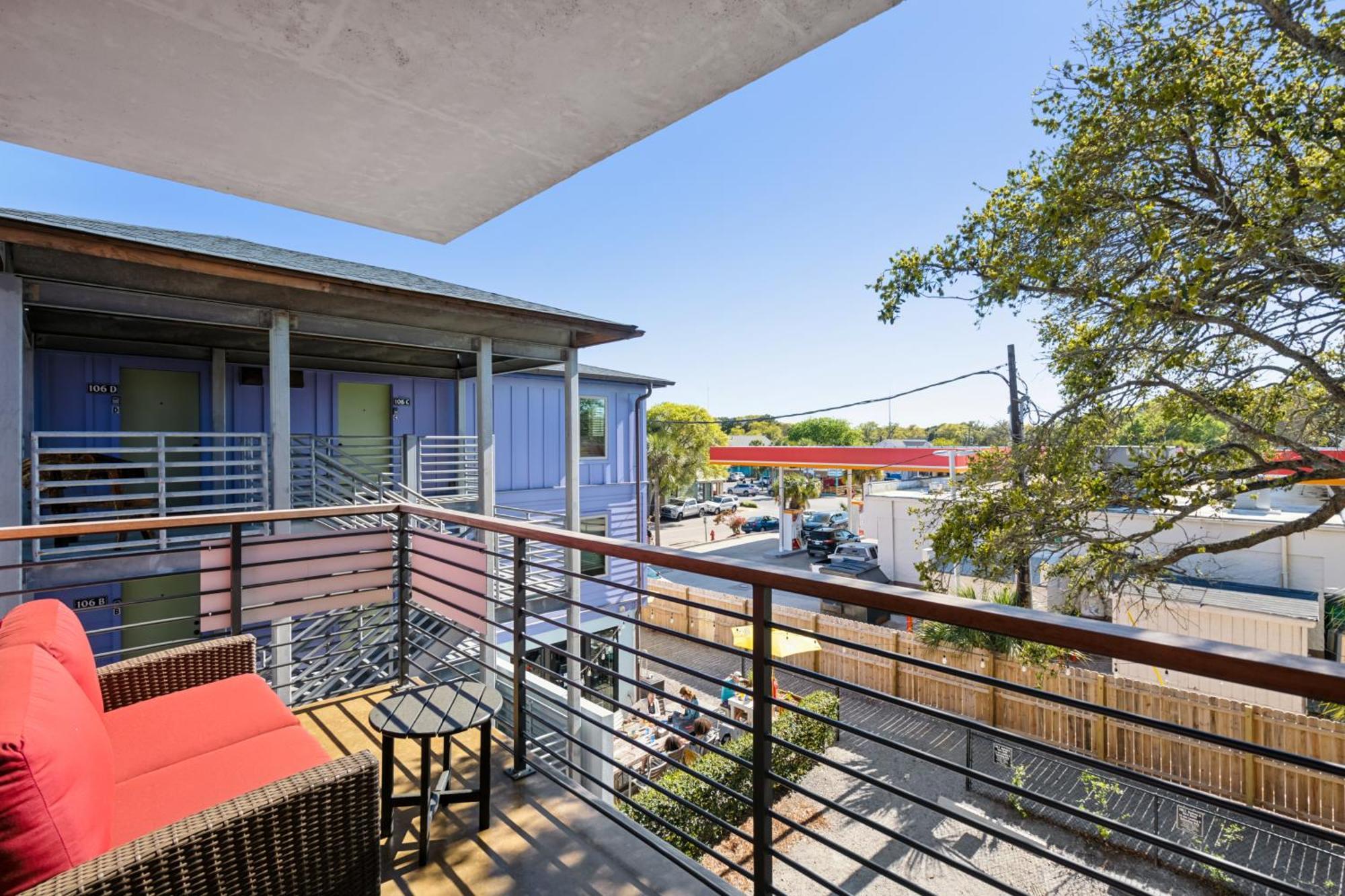 Boutique Vera Hotel In The Heart Of Folly Beach Exteriör bild