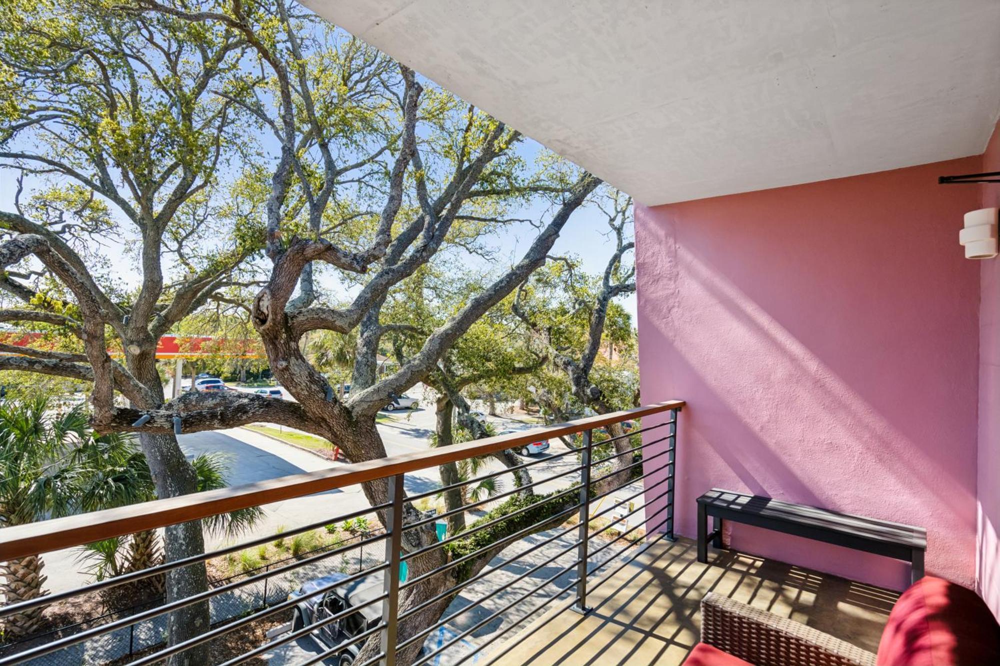 Boutique Vera Hotel In The Heart Of Folly Beach Exteriör bild