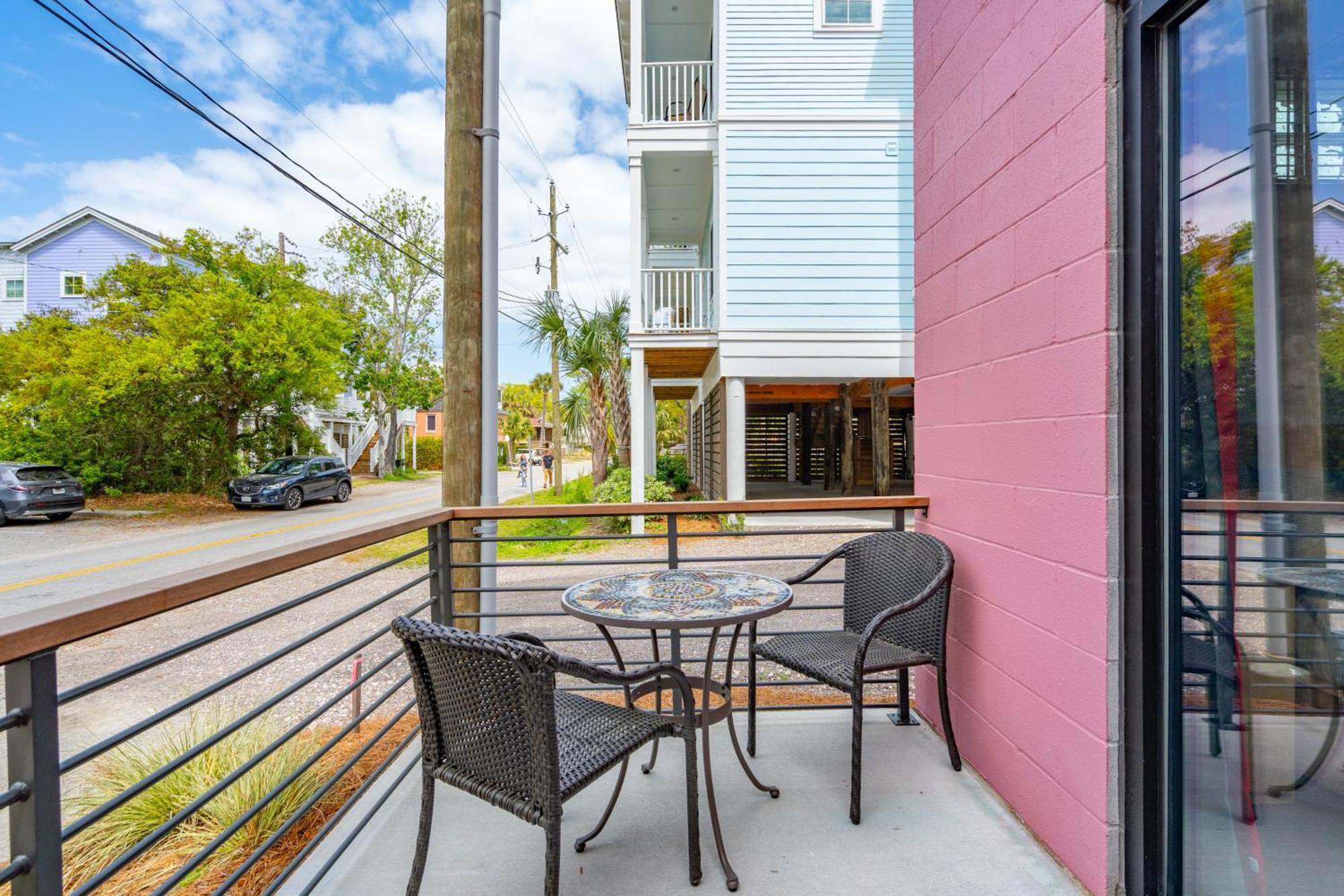 Boutique Vera Hotel In The Heart Of Folly Beach Exteriör bild