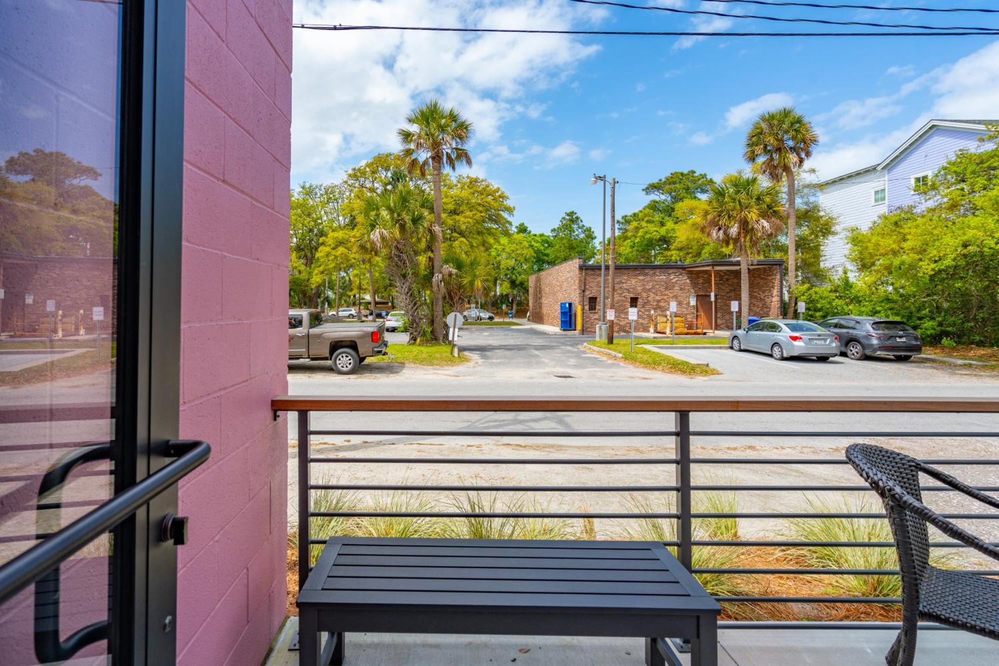 Boutique Vera Hotel In The Heart Of Folly Beach Exteriör bild