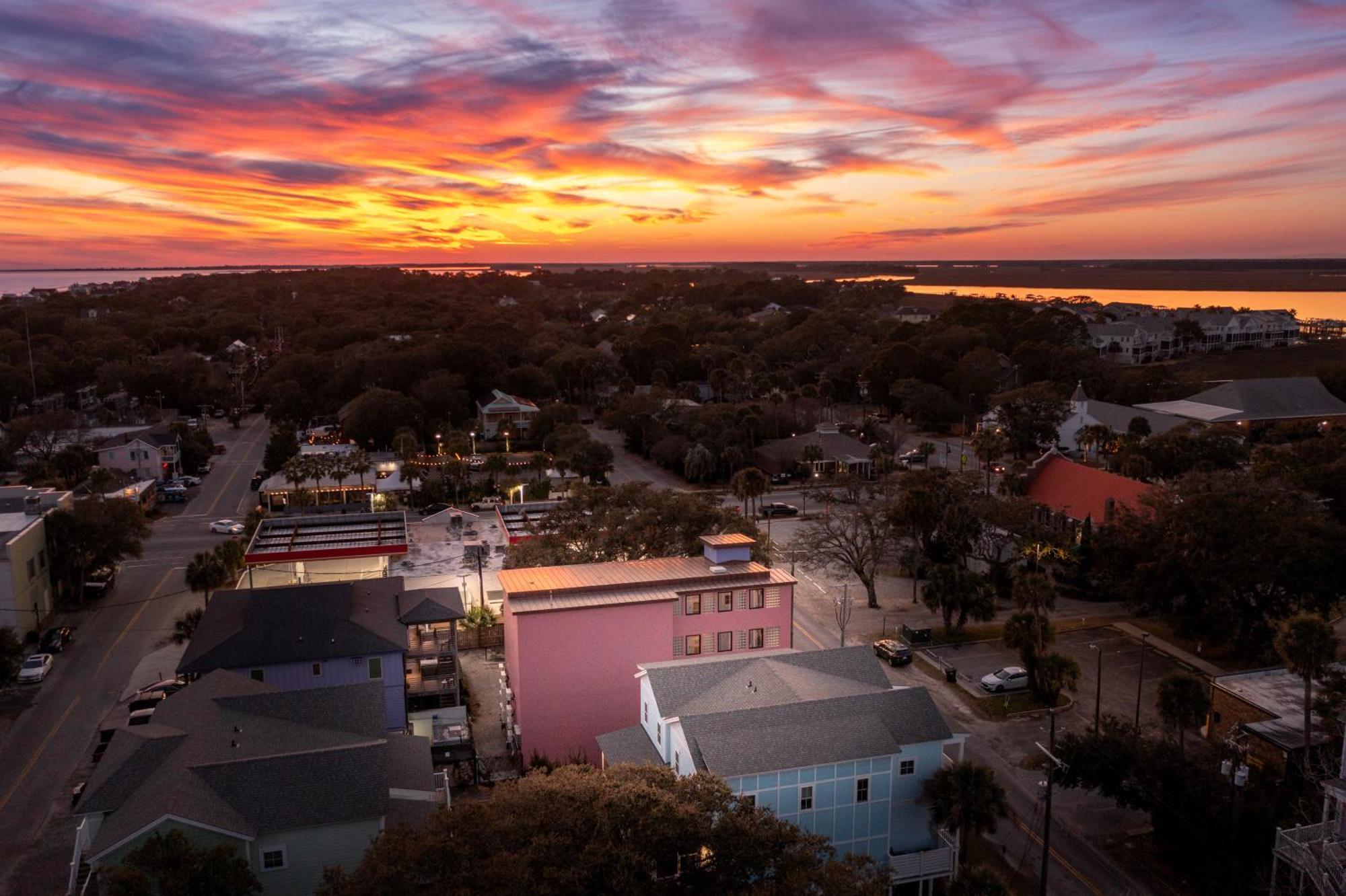 Boutique Vera Hotel In The Heart Of Folly Beach Exteriör bild