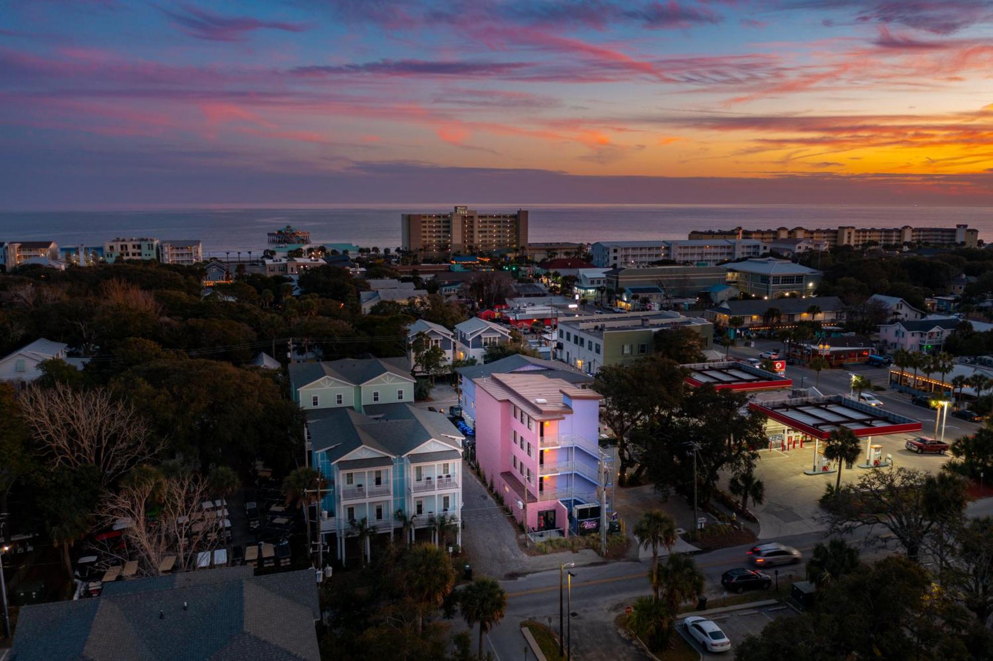 Boutique Vera Hotel In The Heart Of Folly Beach Exteriör bild