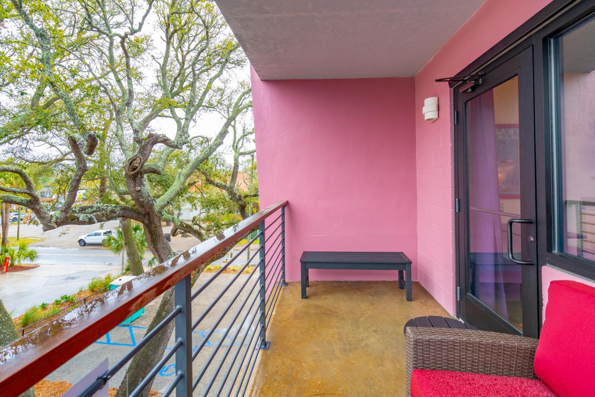 Boutique Vera Hotel In The Heart Of Folly Beach Exteriör bild