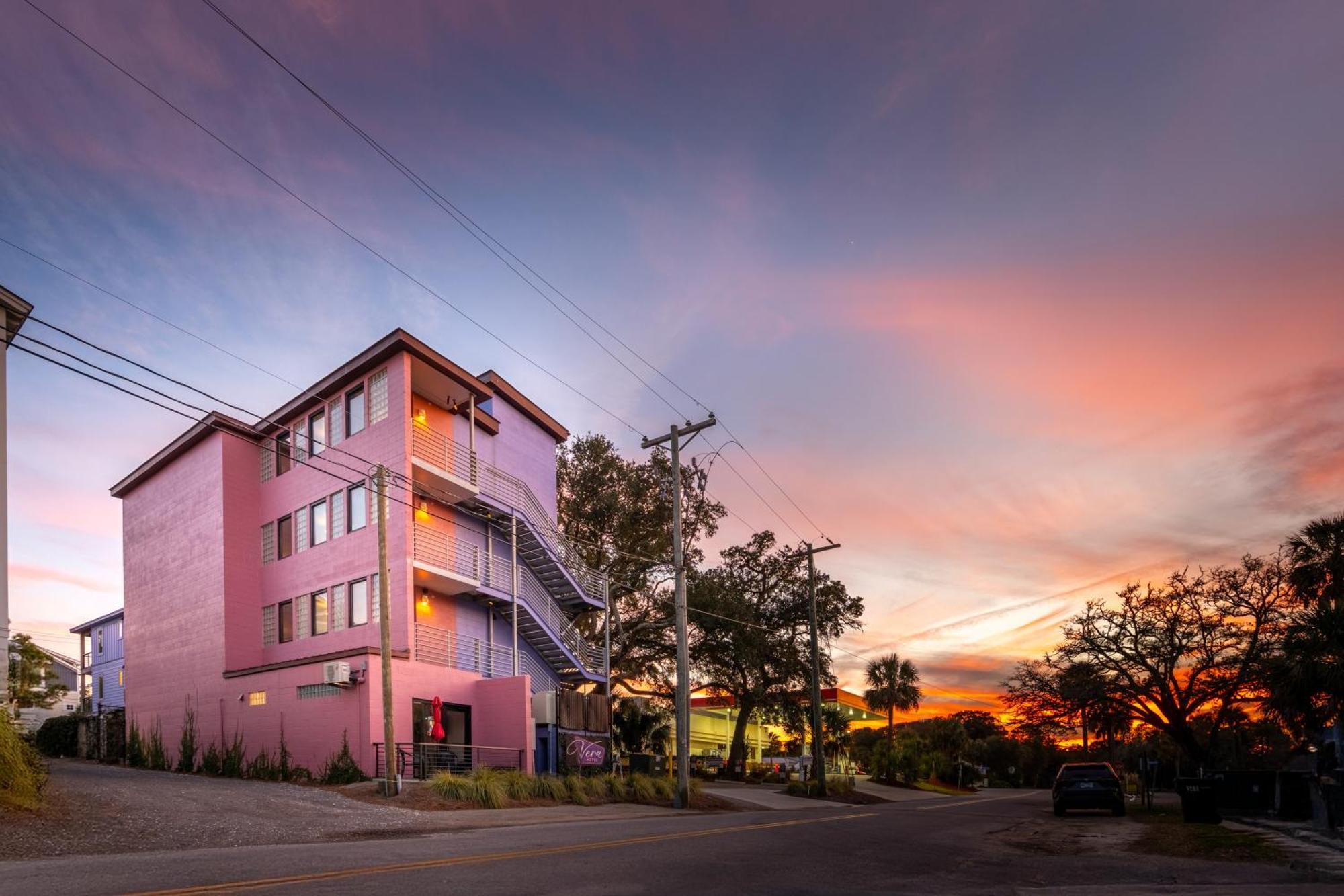 Boutique Vera Hotel In The Heart Of Folly Beach Exteriör bild