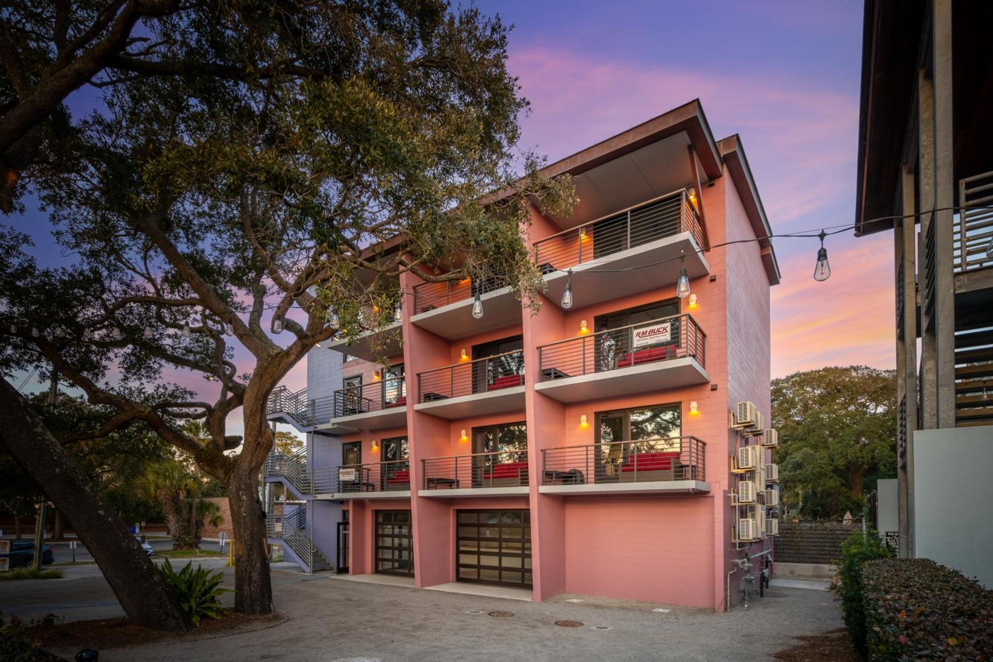 Boutique Vera Hotel In The Heart Of Folly Beach Exteriör bild