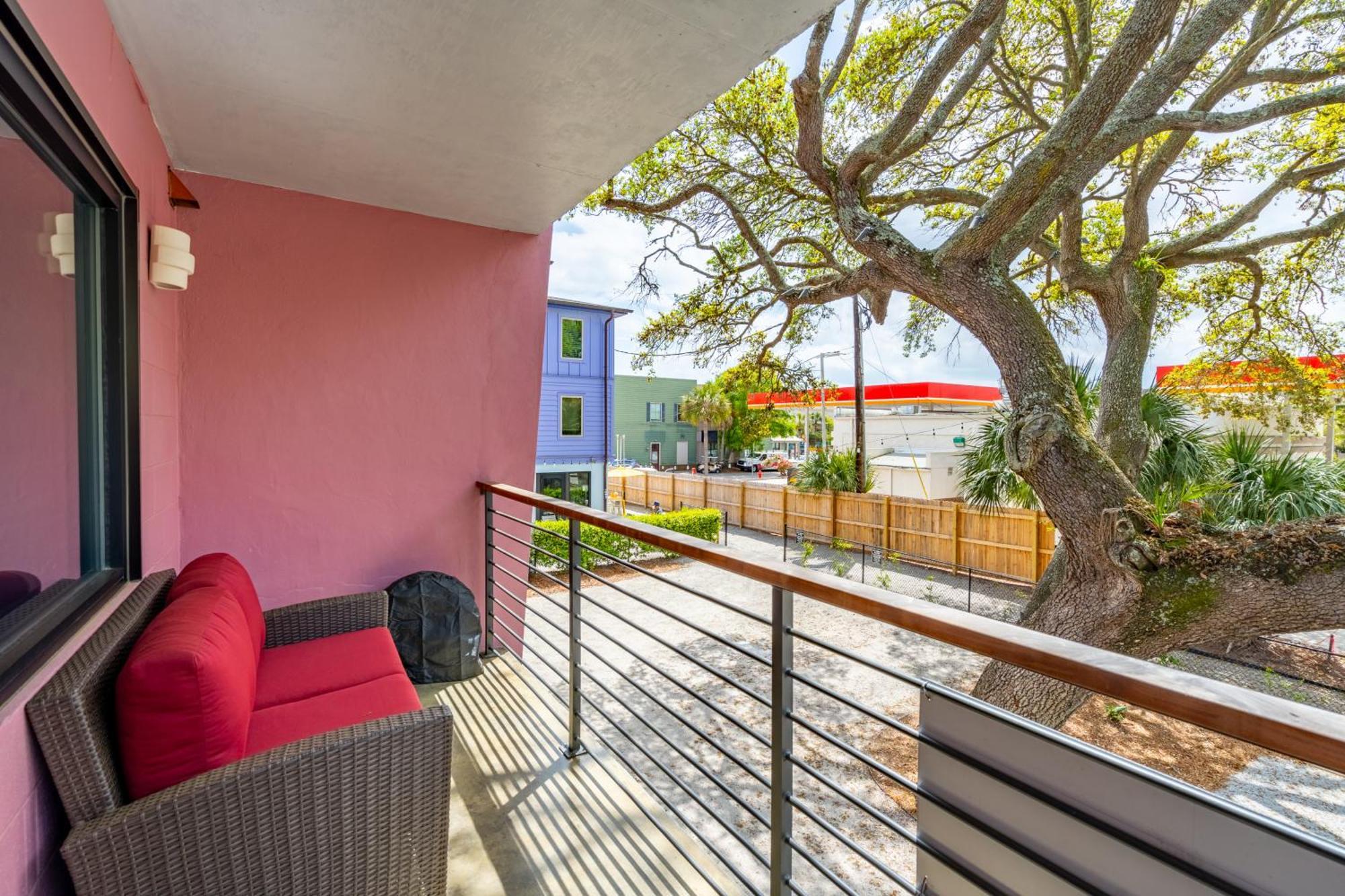 Boutique Vera Hotel In The Heart Of Folly Beach Exteriör bild