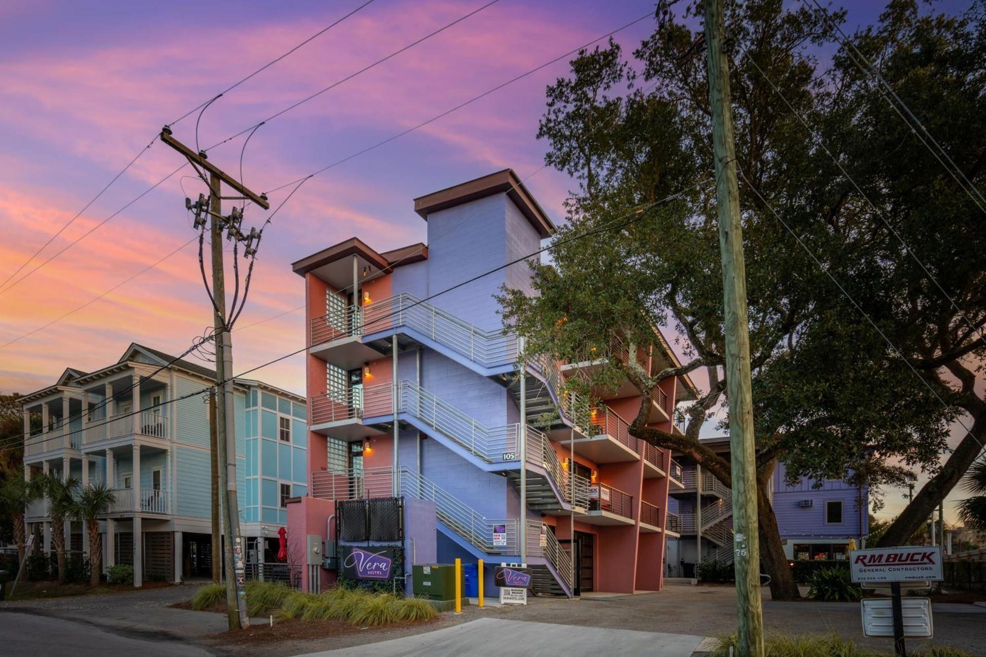 Boutique Vera Hotel In The Heart Of Folly Beach Exteriör bild