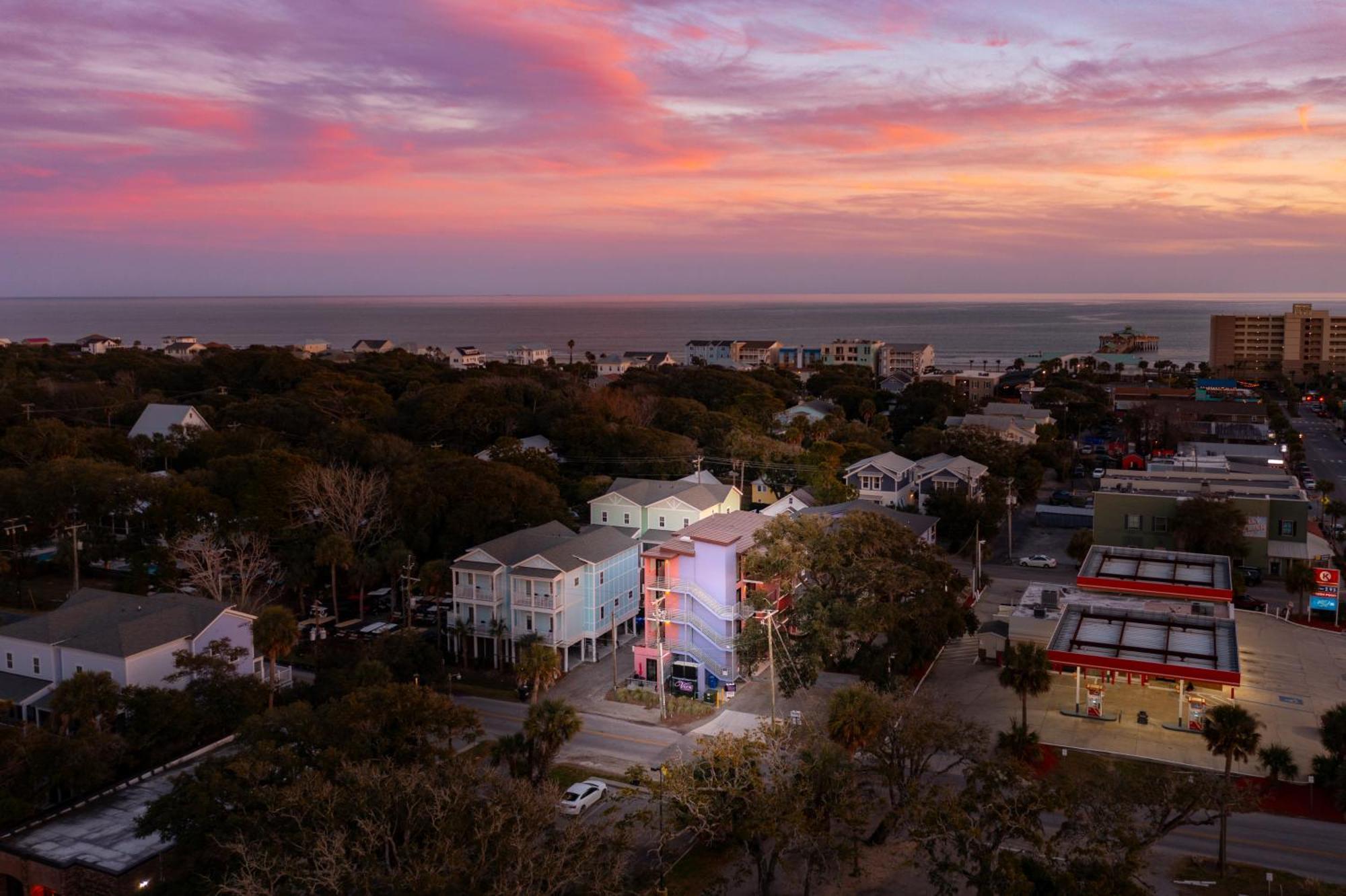 Boutique Vera Hotel In The Heart Of Folly Beach Exteriör bild